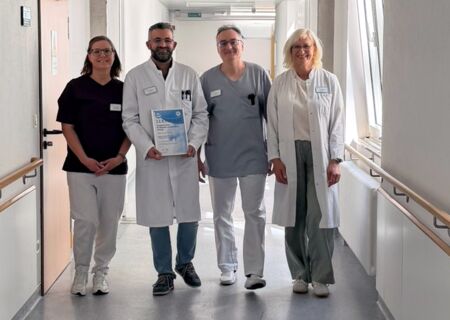 Das Team des Adipositas-Zentrums in Frankenberg v. l.: Simone Heinz (MFA), Mohammad Mohandes (Oberarzt Allgemein- und Viszeralchirurgie), Dr. med. Arkadiy Radzikhovskiy (Chefarzt Allgemein- und Viszeralchirurgie), Beate Schnell, Diätassistentin.