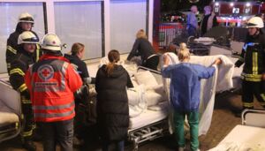 Evakuierung. Betten und Decken werden geholt