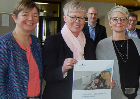 Die Babylotsinnen mit der Projektkoordinatorin des Landkreises