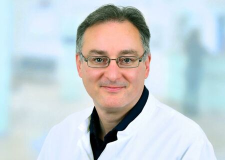 Porträt Dr. Arkadiy Radzikhovsky, Chefarzt Allgemein- und Viszeralchirurgie