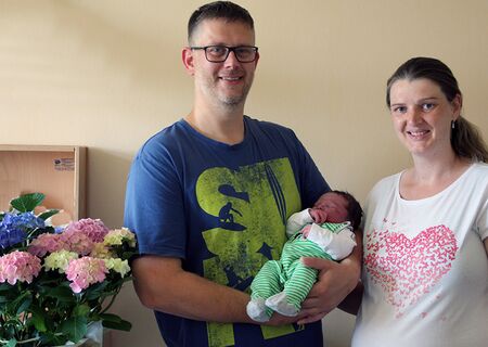 Das 300. Baby in 2020 Jonas Mönig mit seinen Eltern