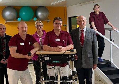 Bei der Vorstellung der neuen Geräte waren Vorstandsmitglieder des Fördervereins zu Gast in der Physikalischen Therapie des Kreiskrankenhauses.