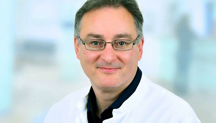 Porträt Dr. Arkadiy Radzikhovsky, Chefarzt Allgemein- und Viszeralchirurgie